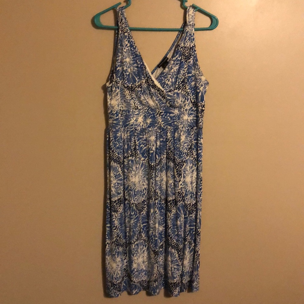 EUC empire waist v-neck dress Sz L